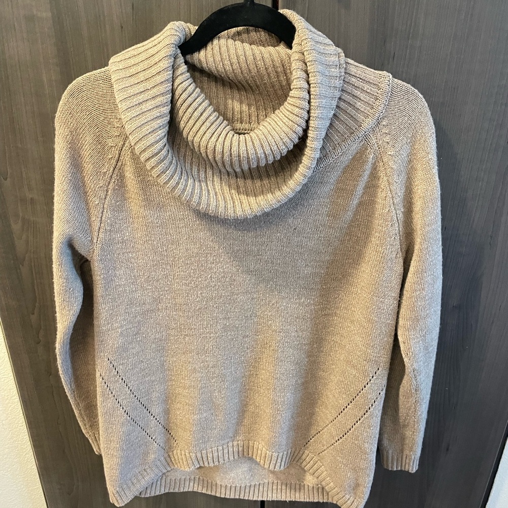 New York and Company Woman’s turtleneck